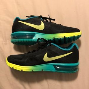 NWT Nike Air Max Sequent Women’s size 9 Sneakers